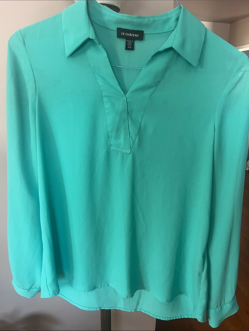 le chateau Turquoise Collared V-Neck Long-Sleeve Blouse